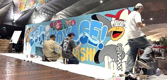 昨年の横断幕制作の様子